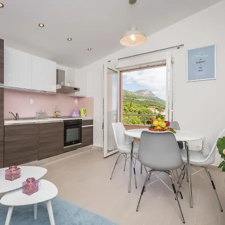 With Balcony And View Kaštel Stari