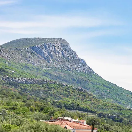 Apartment With Balcony And View Kaštel Stari