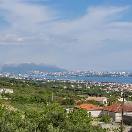 Apartment With Balcony And View Kaštel Stari