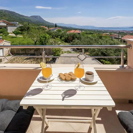 With Balcony And View Kaštel Stari