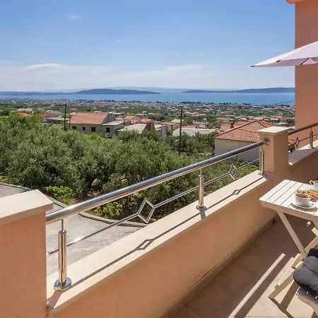 With Balcony And View Kaštel Stari
