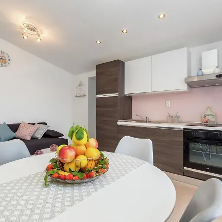 Apartamento With Balcony And View